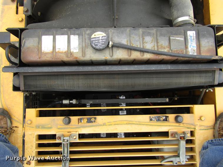 image for item DC0083 2001 John Deere 200LC excavator