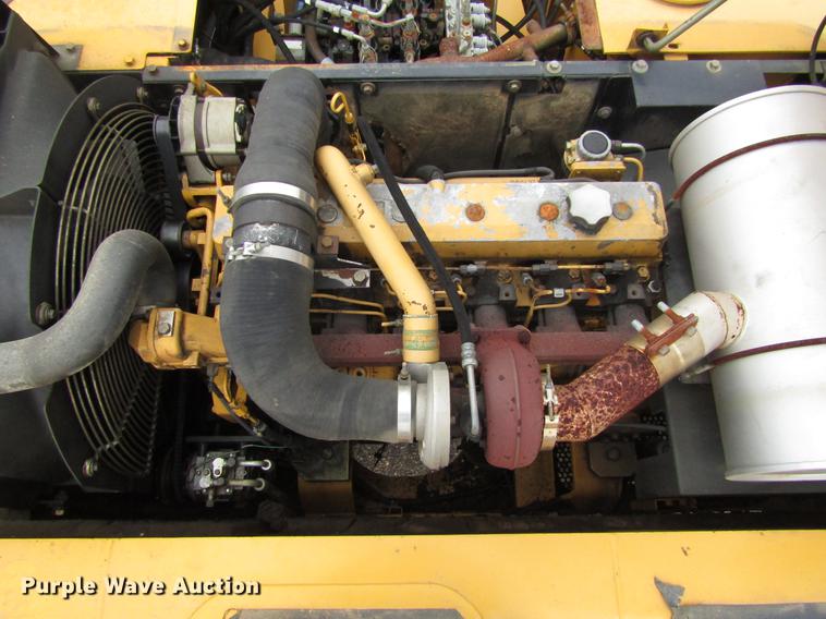 image for item DC0083 2001 John Deere 200LC excavator