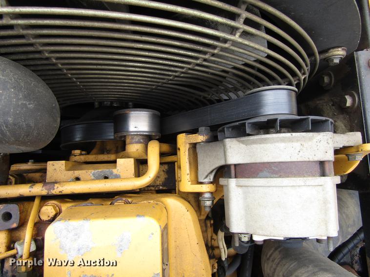 image for item DC0083 2001 John Deere 200LC excavator