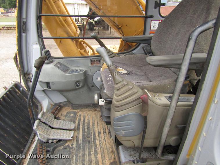 image for item DC0084 1999 John Deere 270LC excavator