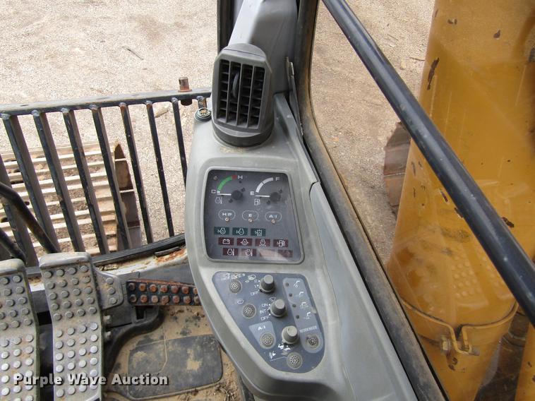 image for item DC0084 1999 John Deere 270LC excavator