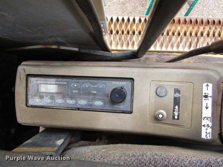 image for item DC0084 1999 John Deere 270LC excavator