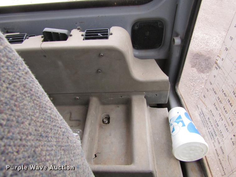 image for item DC0084 1999 John Deere 270LC excavator