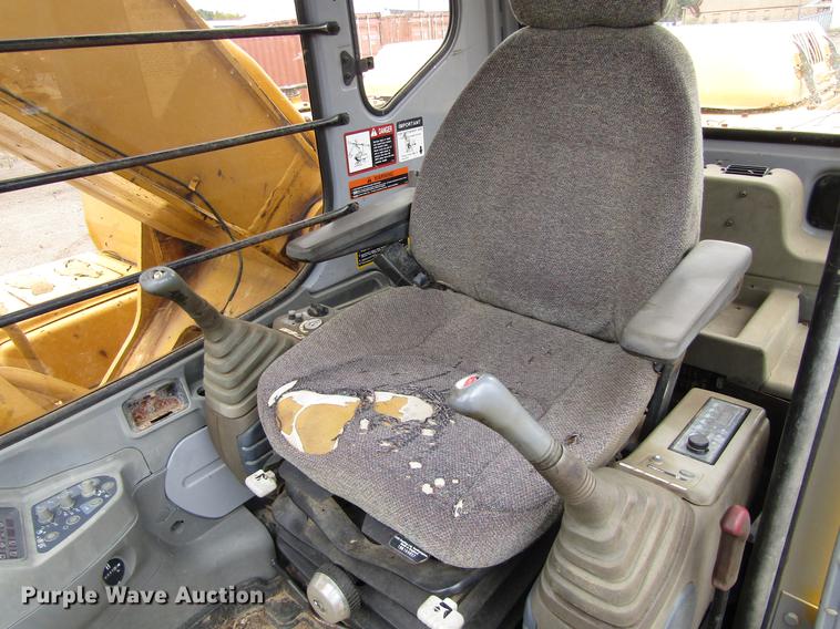 image for item DC0084 1999 John Deere 270LC excavator