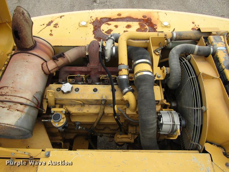 image for item DC0084 1999 John Deere 270LC excavator