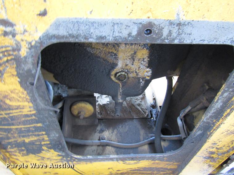 image for item DC0084 1999 John Deere 270LC excavator