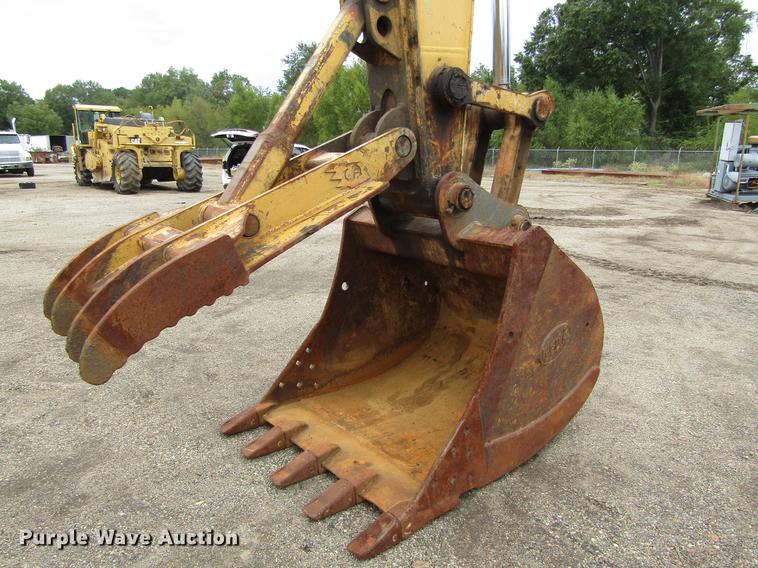image for item DC0084 1999 John Deere 270LC excavator