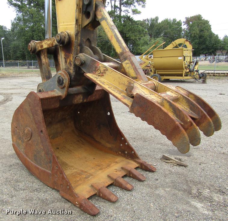 image for item DC0084 1999 John Deere 270LC excavator