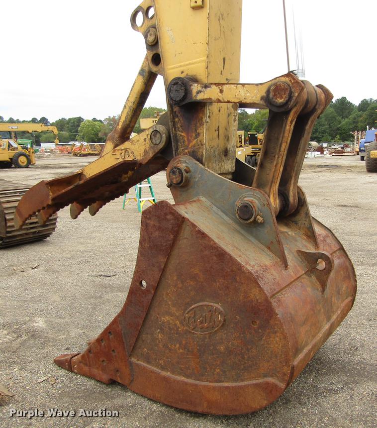image for item DC0084 1999 John Deere 270LC excavator