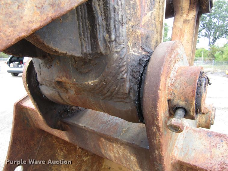 image for item DC0084 1999 John Deere 270LC excavator