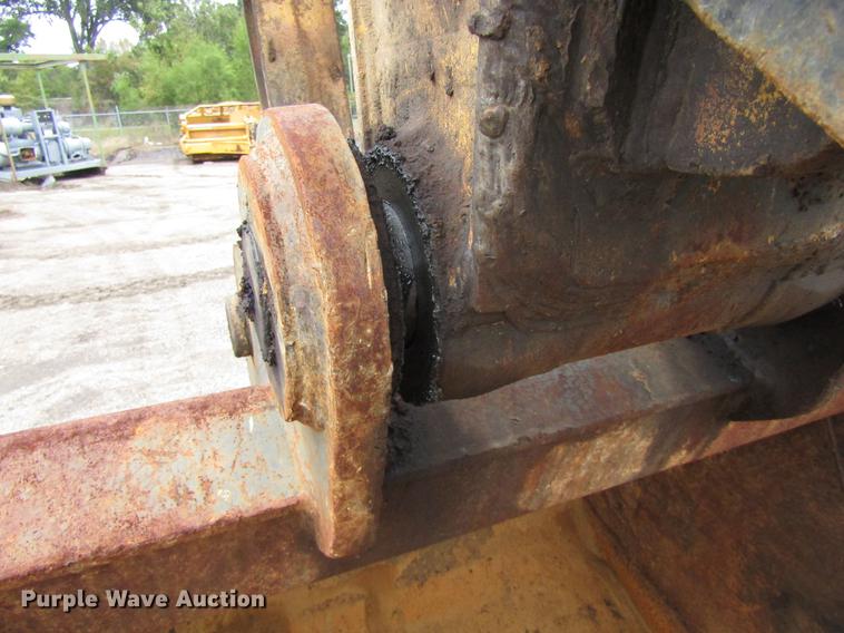 image for item DC0084 1999 John Deere 270LC excavator