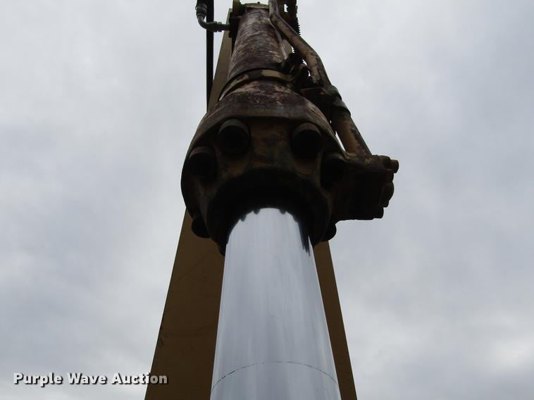 image for item DC0084 1999 John Deere 270LC excavator