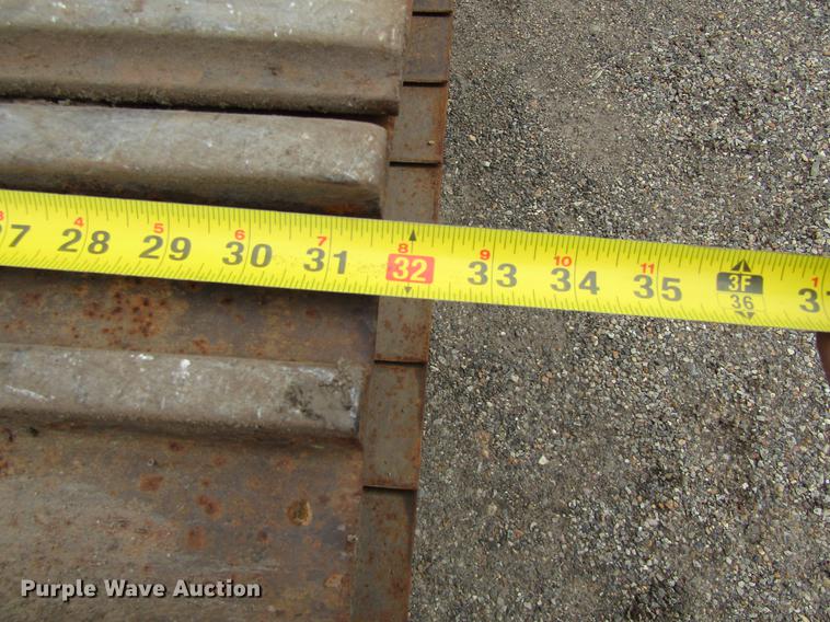 image for item DC0084 1999 John Deere 270LC excavator