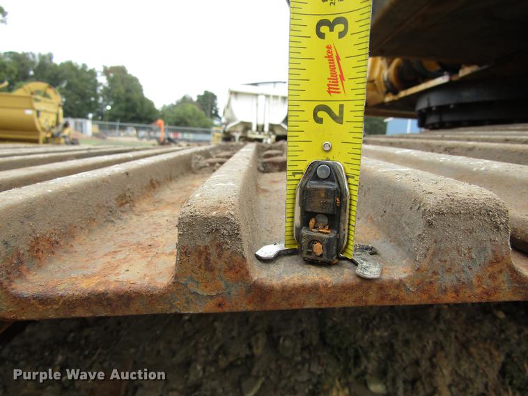 image for item DC0084 1999 John Deere 270LC excavator