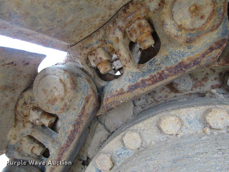 image for item DC0084 1999 John Deere 270LC excavator