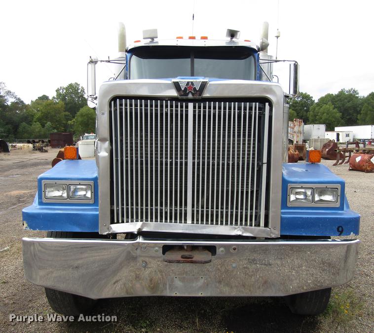 image for item DC0085 1994 Western Star 4964F semi truck