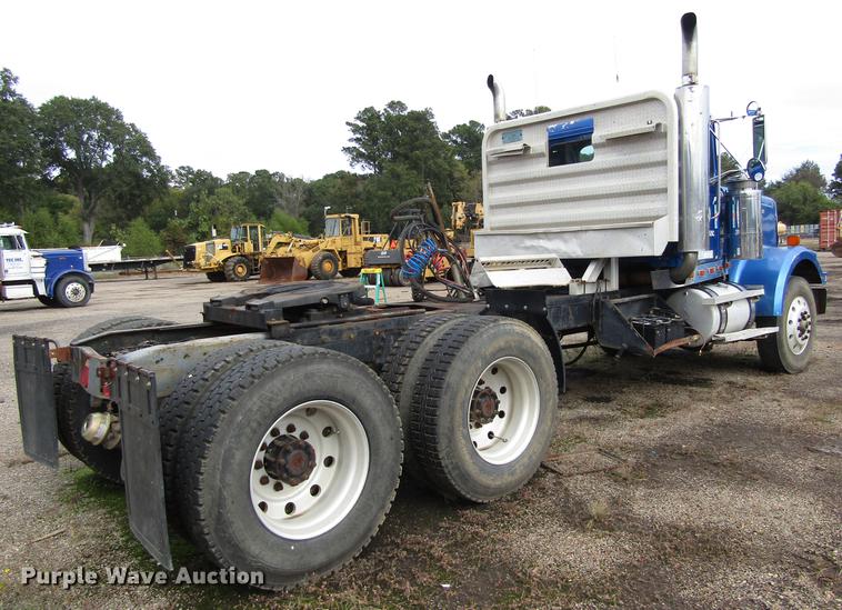 image for item DC0085 1994 Western Star 4964F semi truck