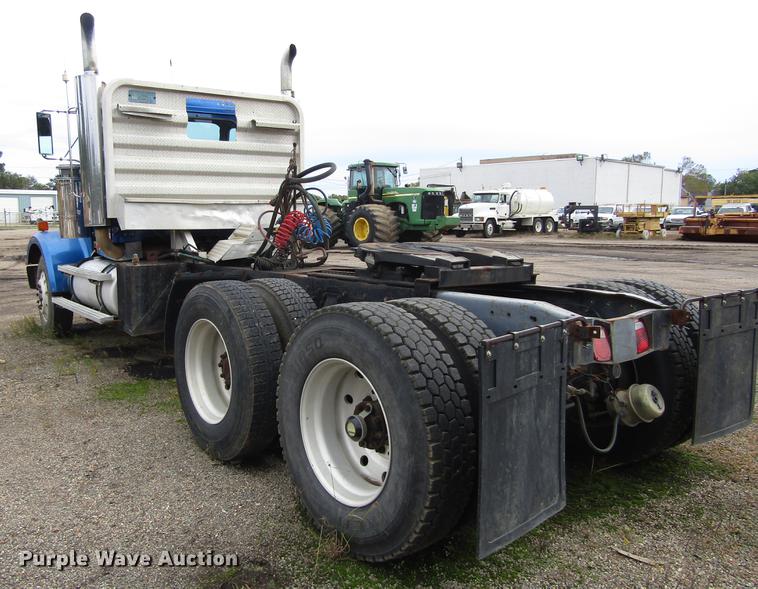 image for item DC0085 1994 Western Star 4964F semi truck