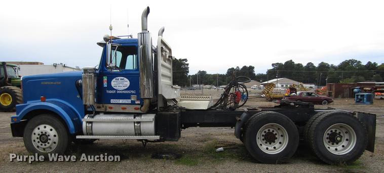 image for item DC0085 1994 Western Star 4964F semi truck