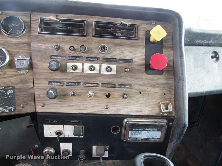 image for item DC0085 1994 Western Star 4964F semi truck