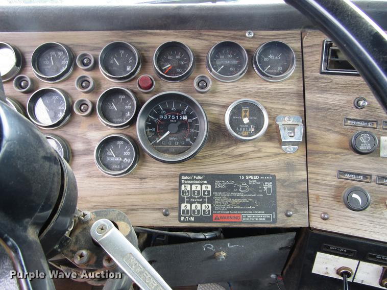 image for item DC0085 1994 Western Star 4964F semi truck