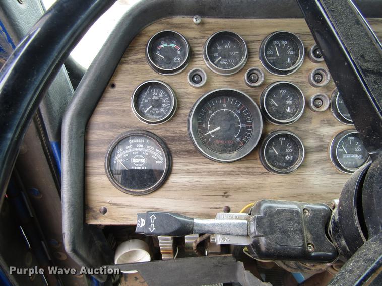 image for item DC0085 1994 Western Star 4964F semi truck