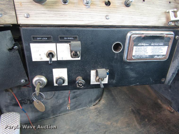 image for item DC0085 1994 Western Star 4964F semi truck