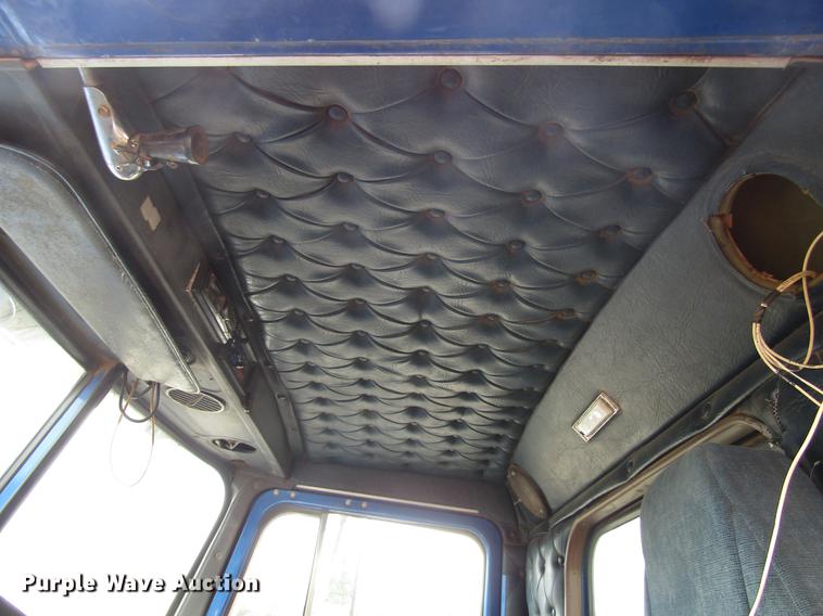 image for item DC0085 1994 Western Star 4964F semi truck