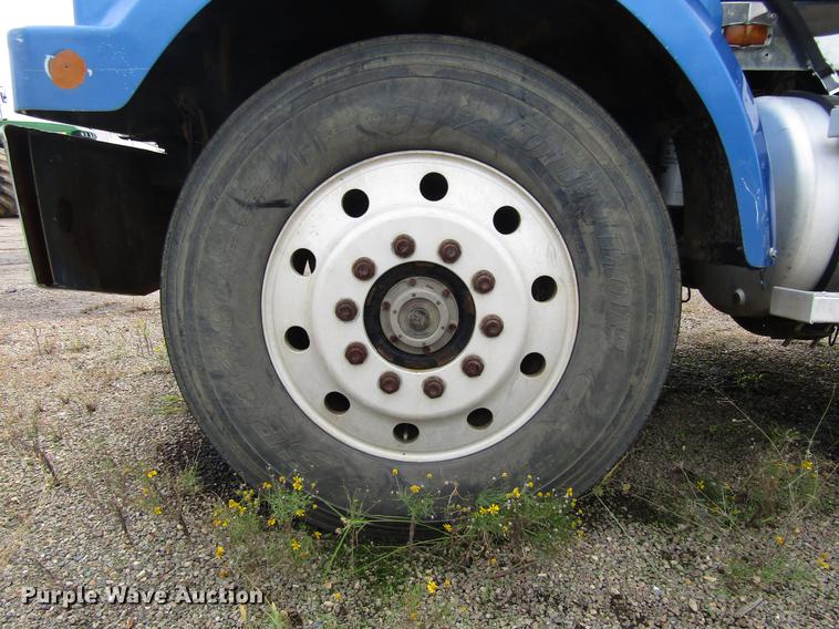 image for item DC0085 1994 Western Star 4964F semi truck