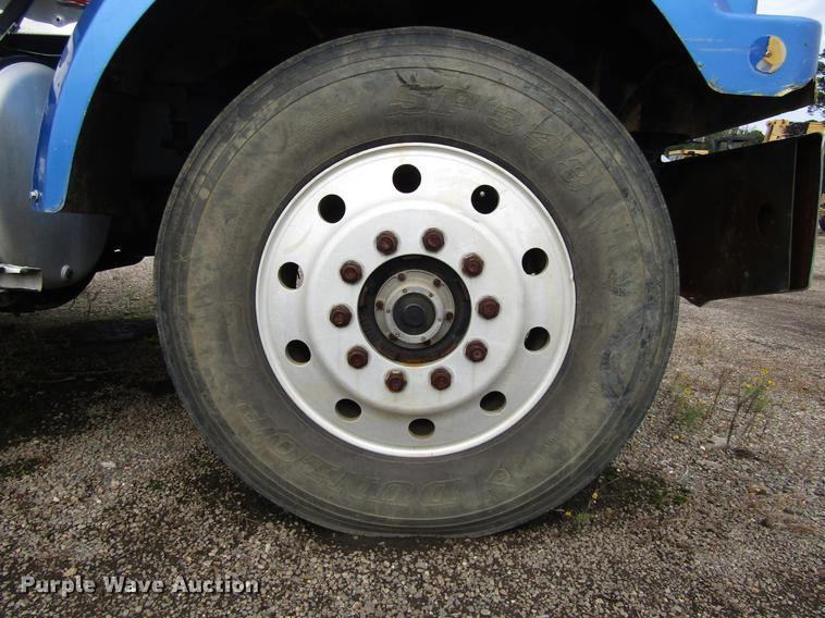 image for item DC0085 1994 Western Star 4964F semi truck