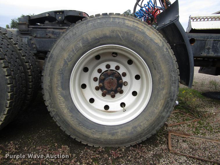 image for item DC0085 1994 Western Star 4964F semi truck