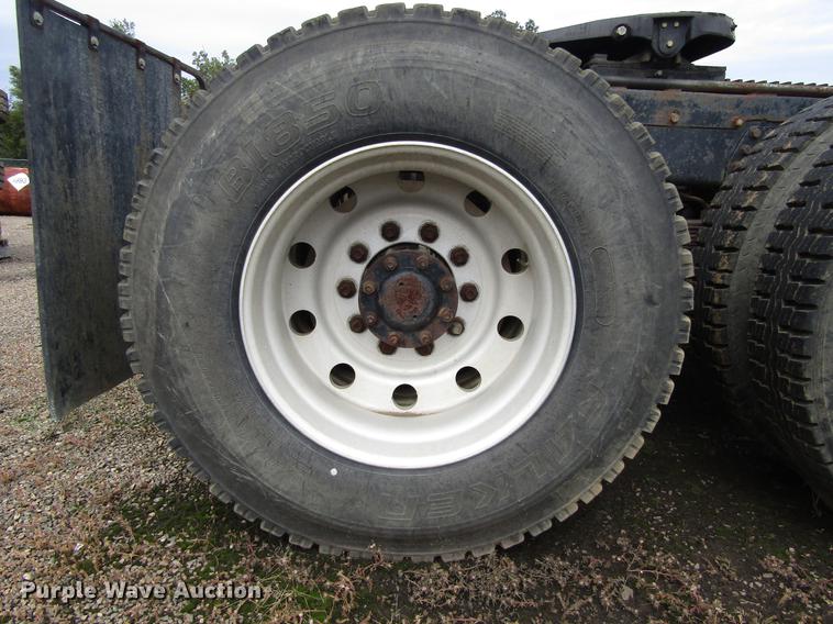 image for item DC0085 1994 Western Star 4964F semi truck