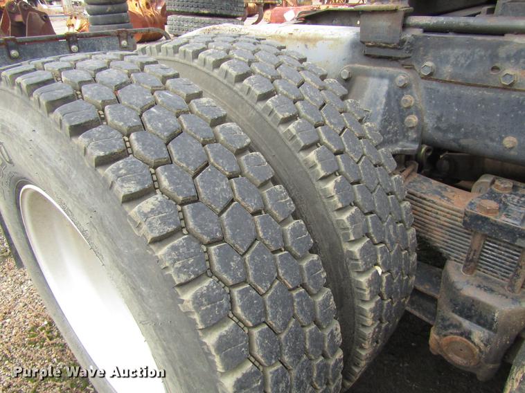 image for item DC0085 1994 Western Star 4964F semi truck