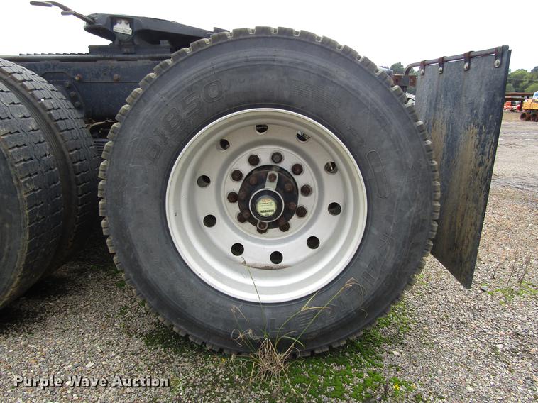 image for item DC0085 1994 Western Star 4964F semi truck