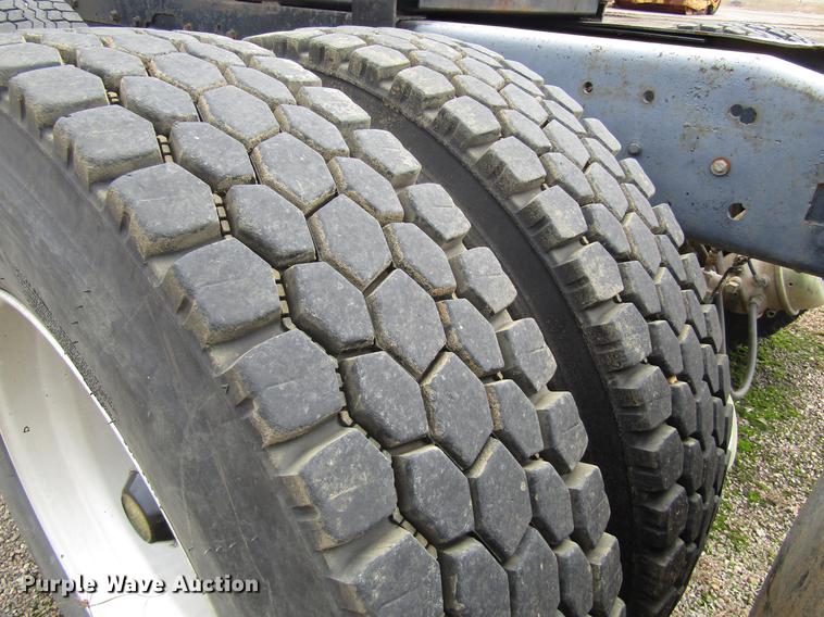 image for item DC0085 1994 Western Star 4964F semi truck