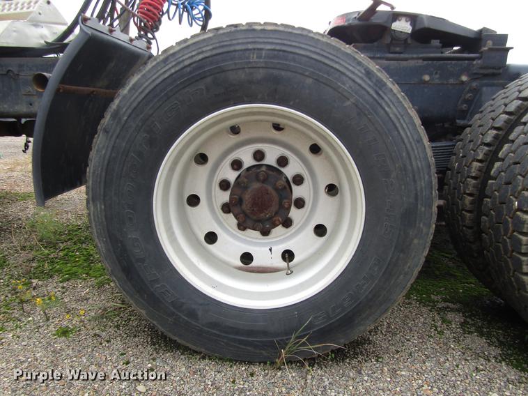 image for item DC0085 1994 Western Star 4964F semi truck