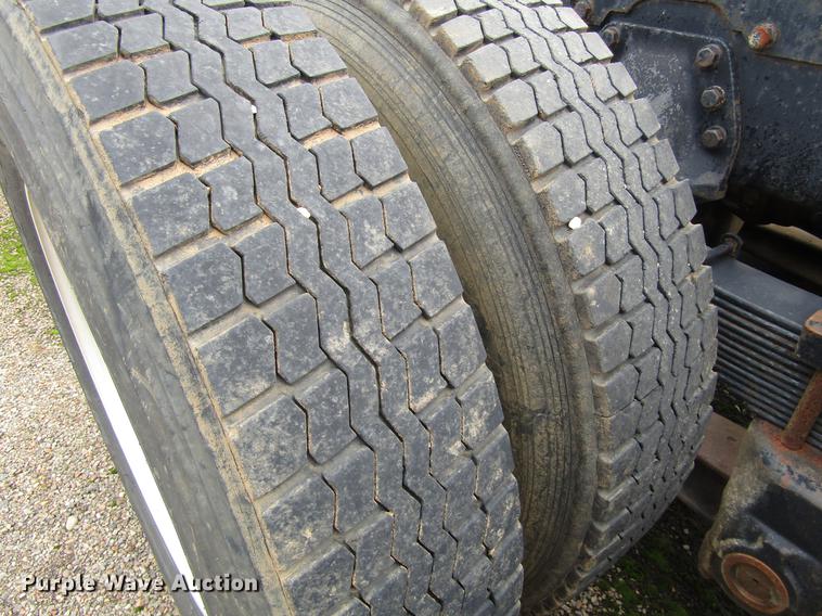 image for item DC0085 1994 Western Star 4964F semi truck