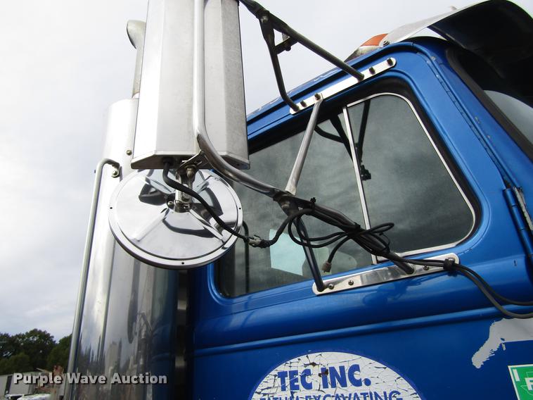 image for item DC0085 1994 Western Star 4964F semi truck