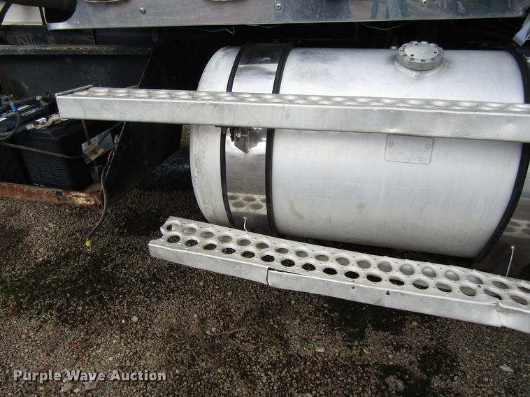 image for item DC0085 1994 Western Star 4964F semi truck