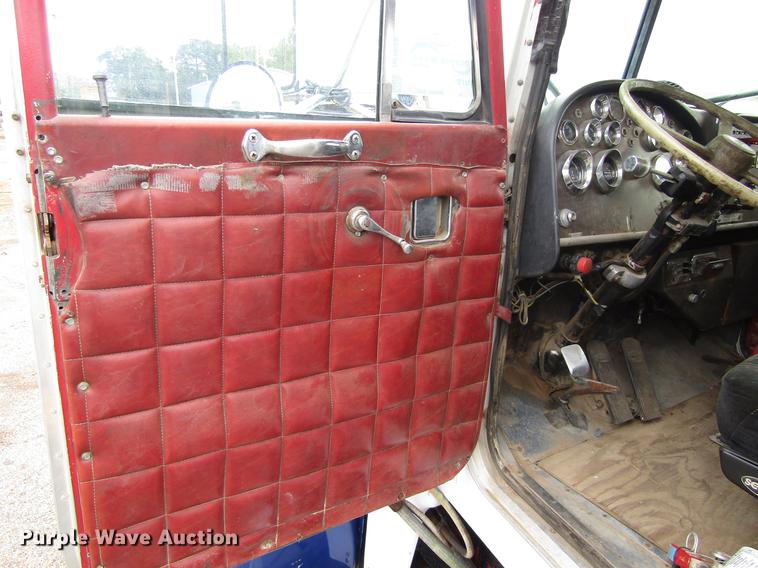 image for item DC0086 1983 Peterbilt 369 semi truck