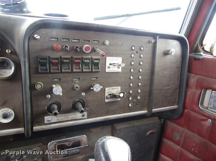 image for item DC0086 1983 Peterbilt 369 semi truck