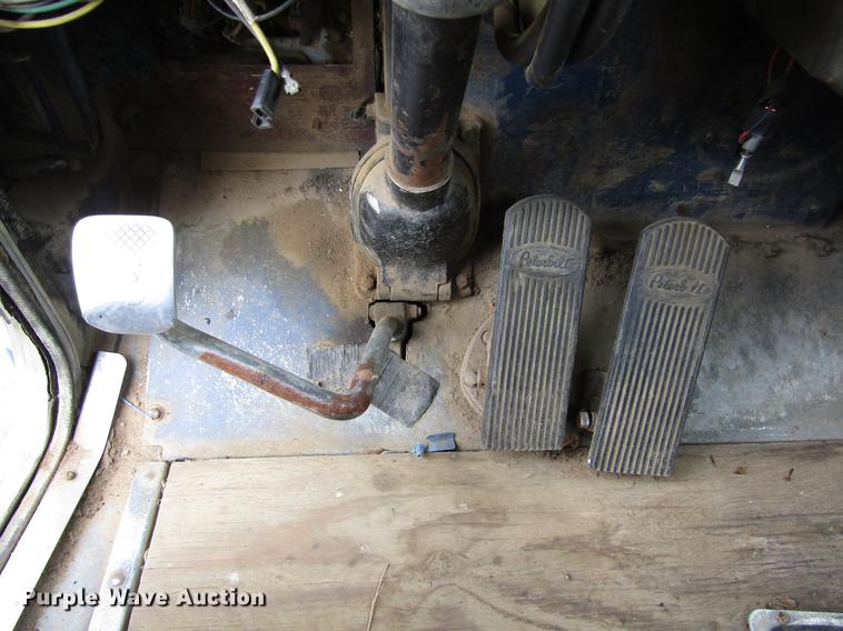 image for item DC0086 1983 Peterbilt 369 semi truck