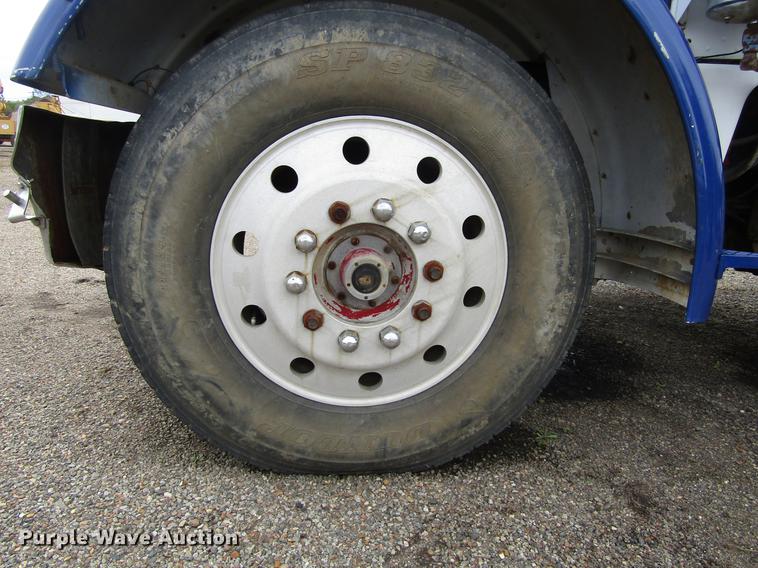 image for item DC0086 1983 Peterbilt 369 semi truck