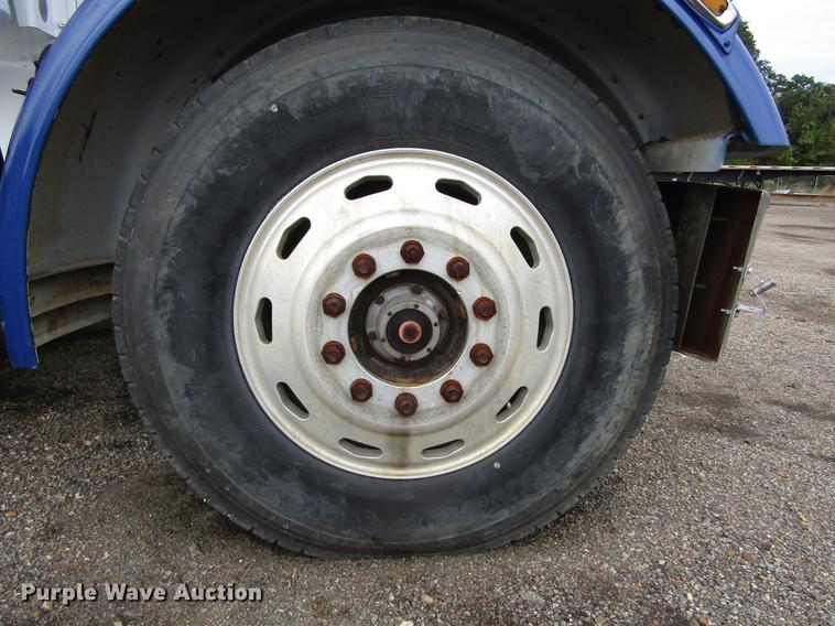 image for item DC0086 1983 Peterbilt 369 semi truck