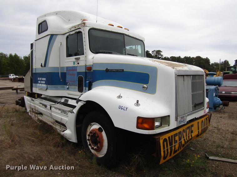 image for item DC0086 1983 Peterbilt 369 semi truck