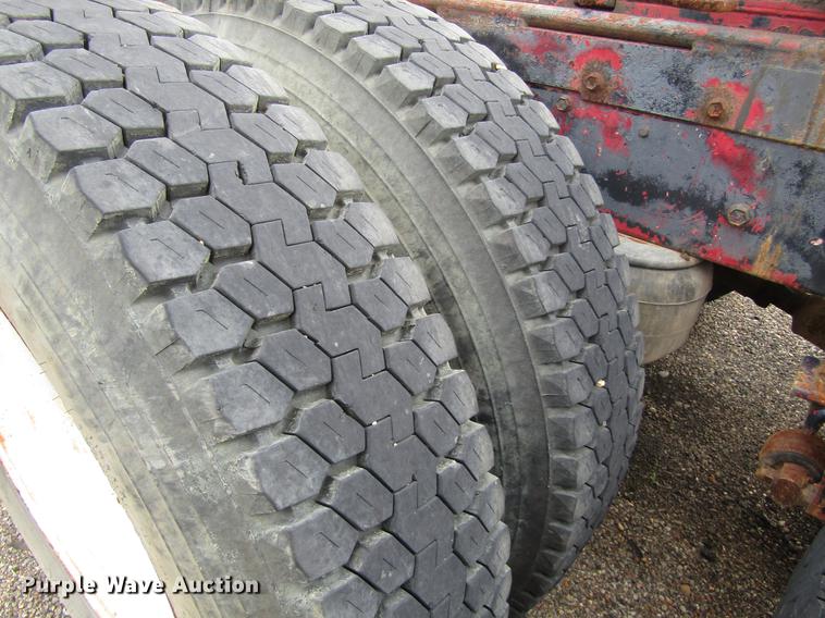 image for item DC0086 1983 Peterbilt 369 semi truck