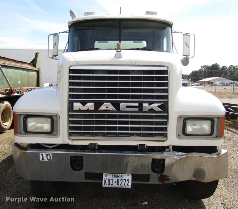 image for item DC0087 2001 Mack CH613 vacuum truck