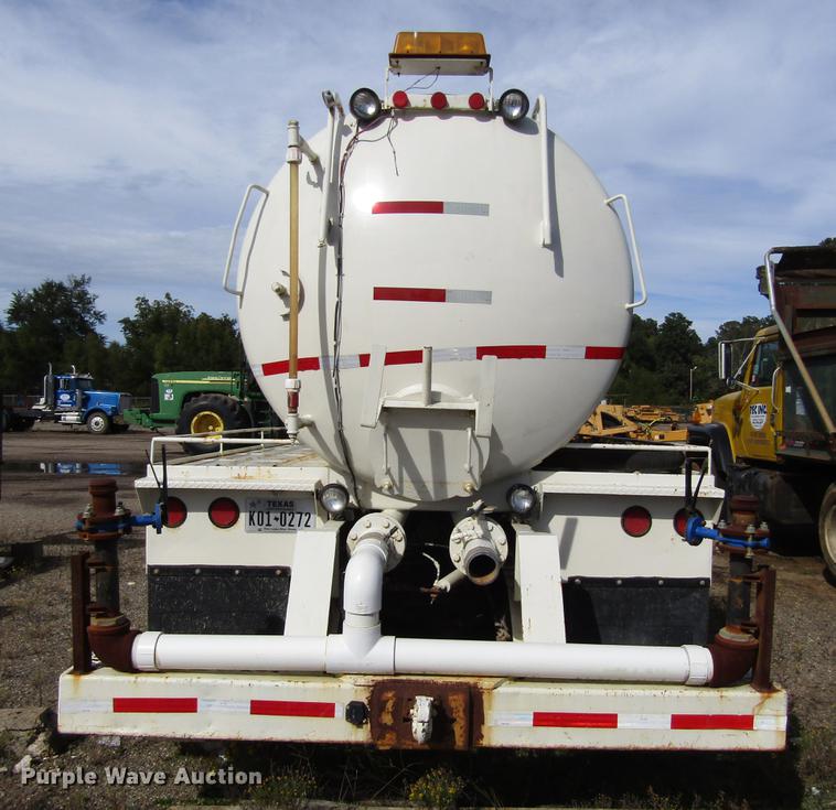 image for item DC0087 2001 Mack CH613 vacuum truck