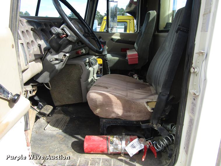 image for item DC0087 2001 Mack CH613 vacuum truck