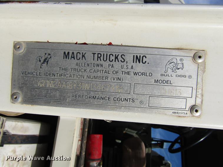 image for item DC0087 2001 Mack CH613 vacuum truck